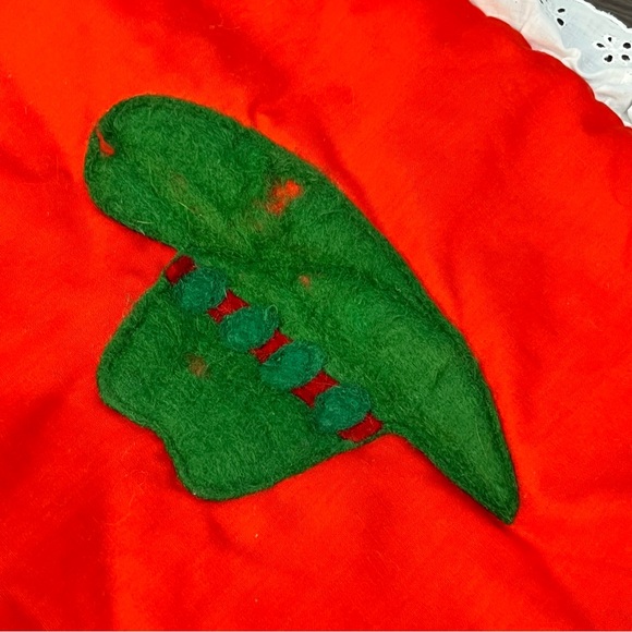 Handmade Red And Green Cowboy Hat Christmas Tree Skirt Ruffle Edge - Picture 4 of 16